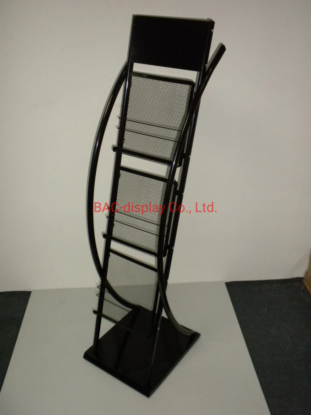 OEM Movable Metal Magazine Display Rack with 4 Wheels